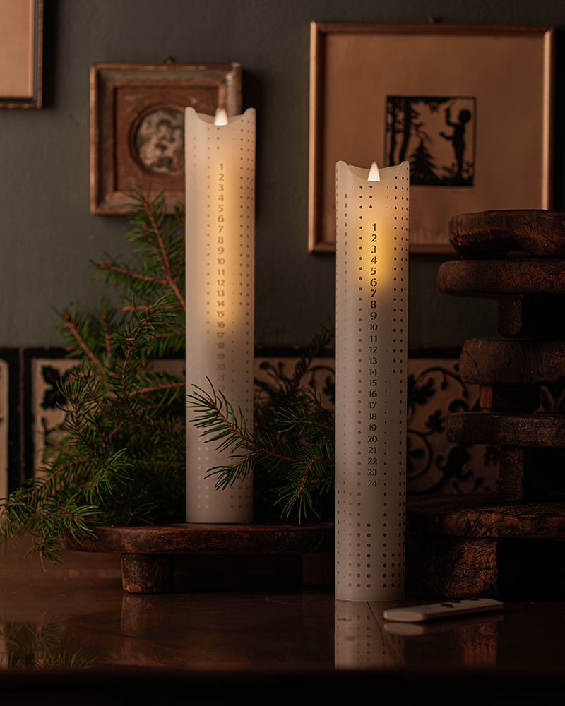 Sara Calendar Candle 30cm, Silver Dots