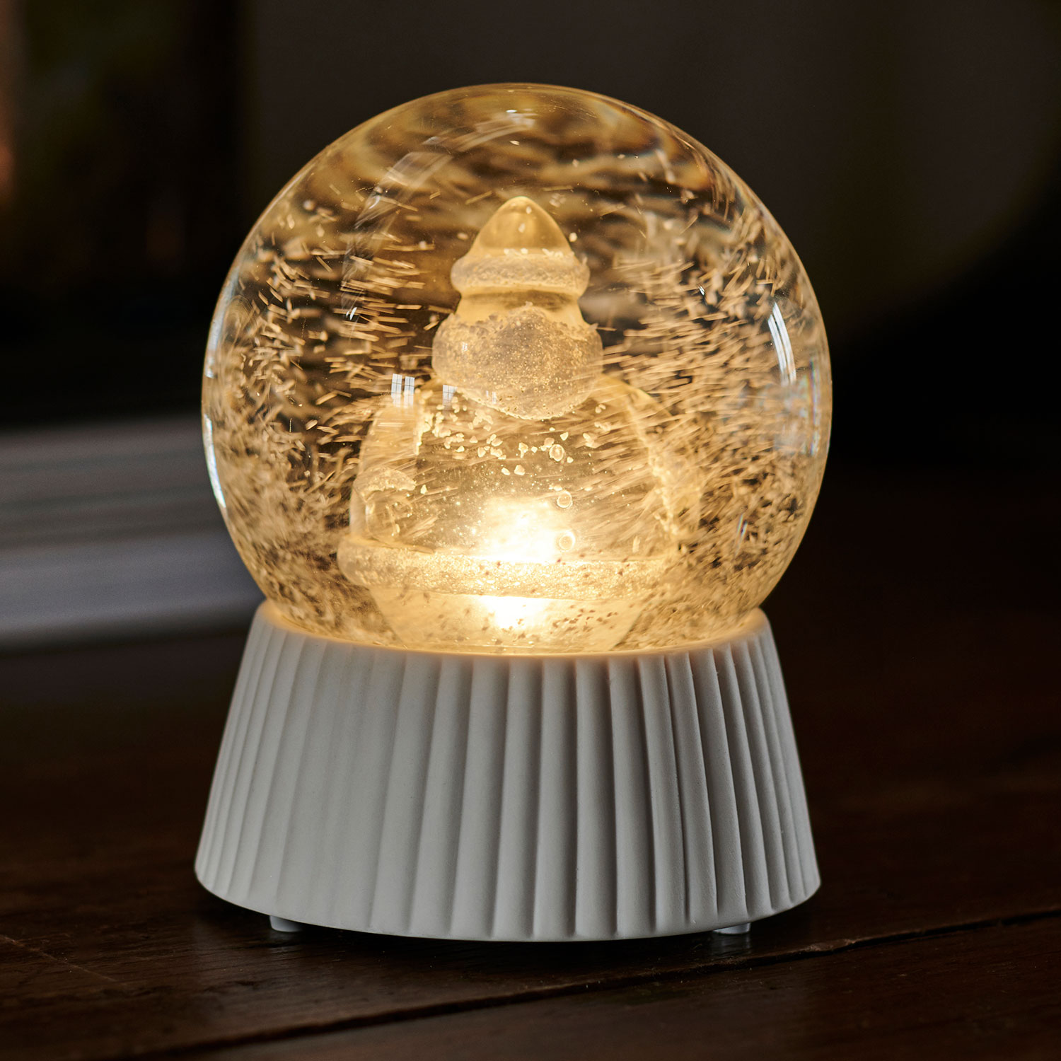 Snow Globe Santa