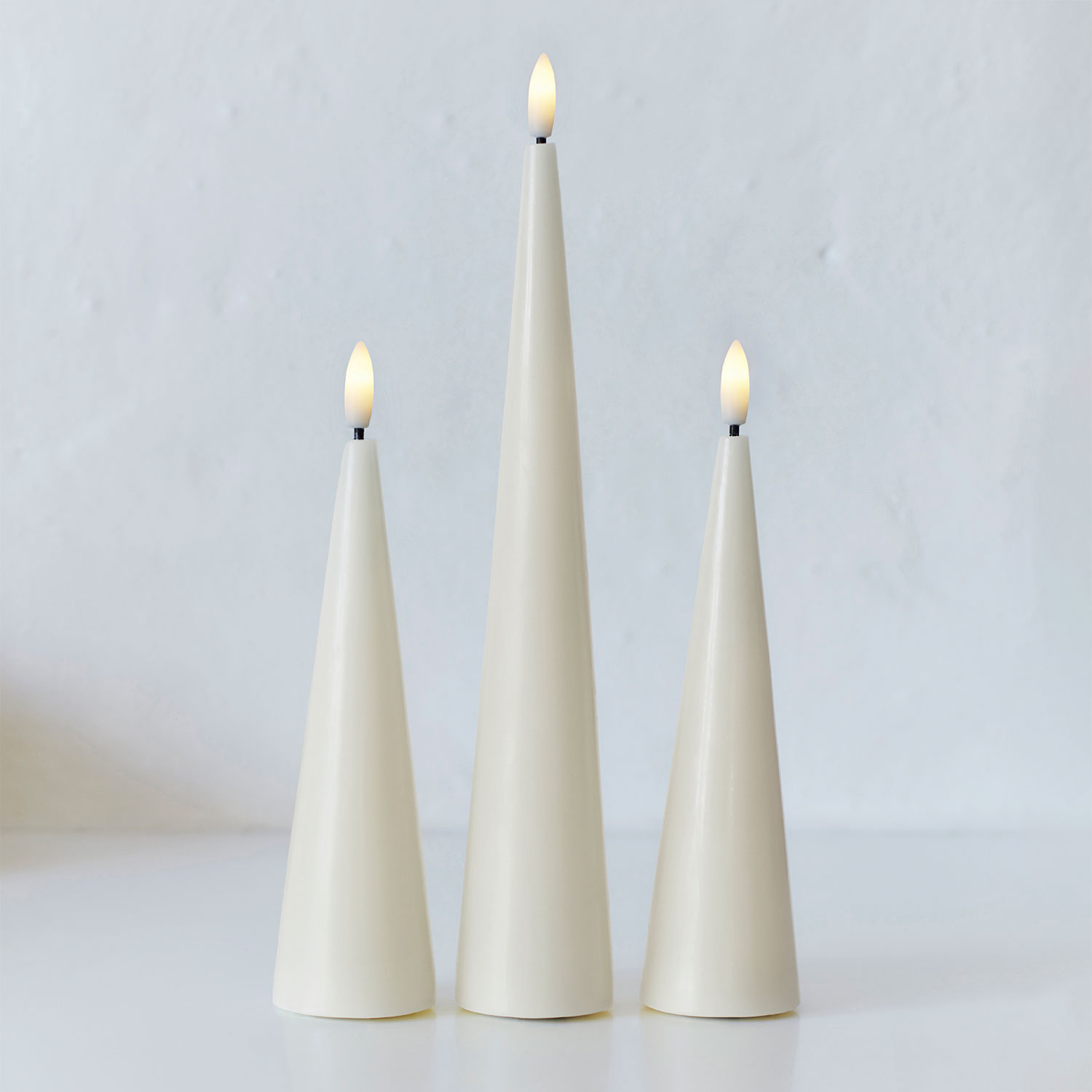 Sille Conical Candle, Ø4.8 x 26cm, White